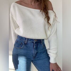 Sexy off-shoulder cream/white crop knit sweater new condition size M